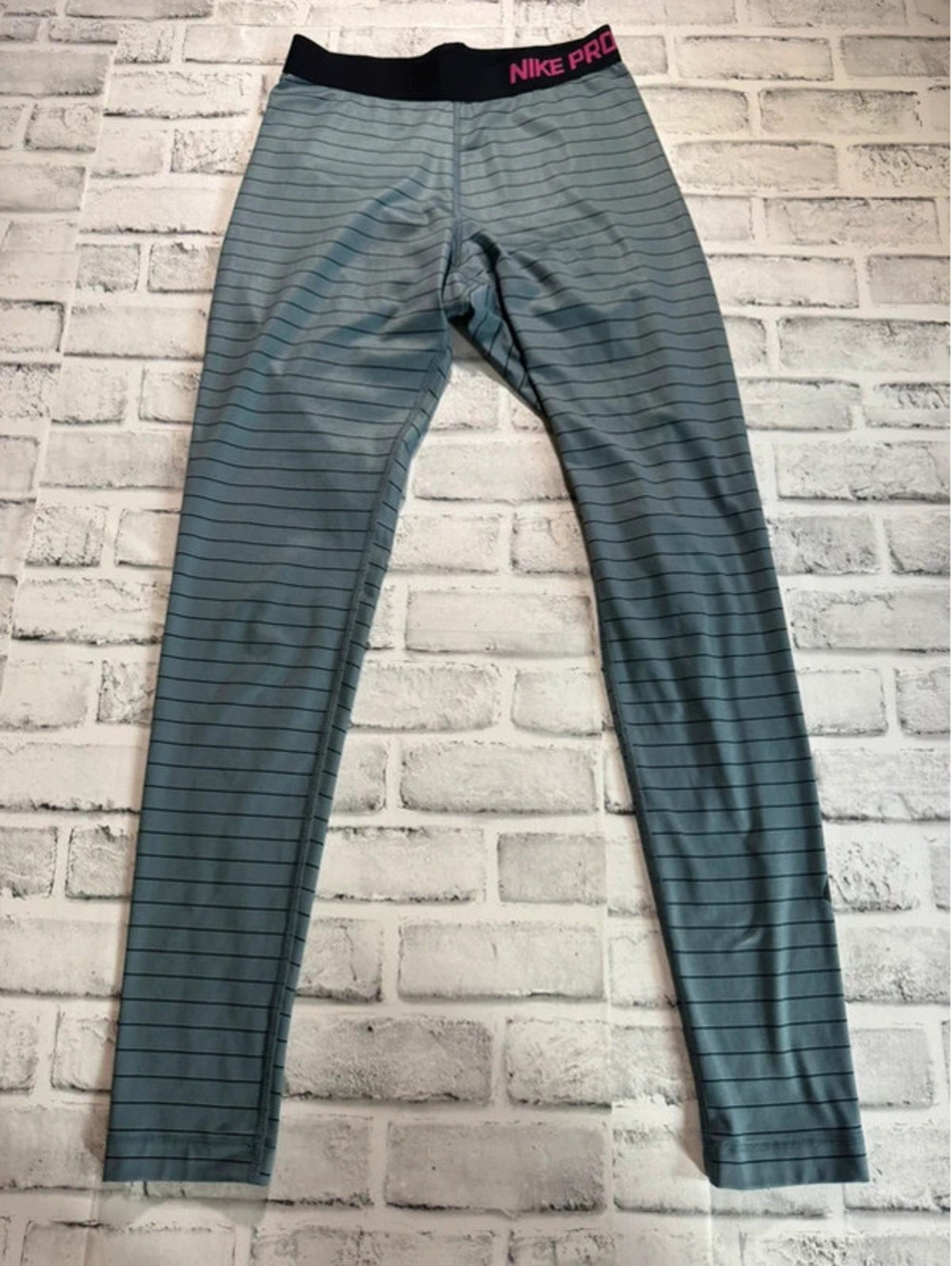 Women’s Nike Pro gray/black striped full length leggings size small